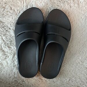 OOFOS Black Men's Sandals